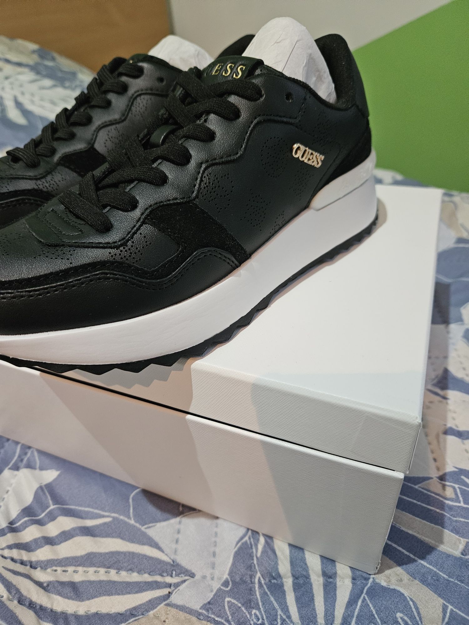 Дамски обувки GUESS