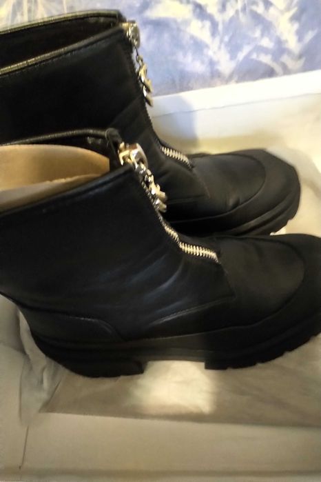 Зимни боти, купени от Дайхман CTW