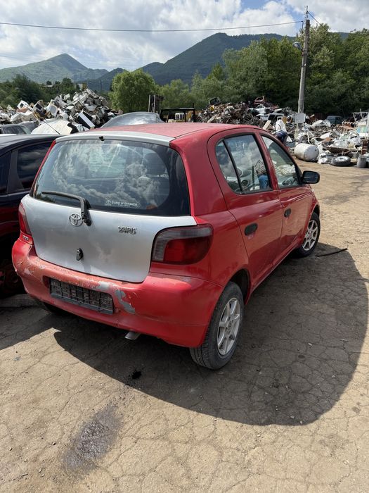 Toyota Yaris 1.0 vvt  НА ЧАСТИ