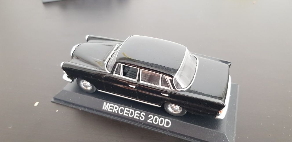Macheta auto 1/43 1965 Mercedes 200D W110 Randunica IXO Altaya