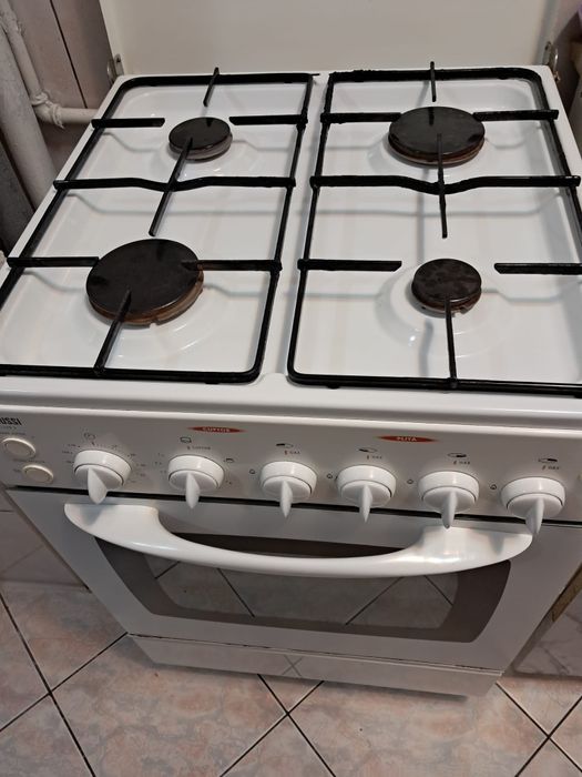Aragaz cu Cuptor _ Zanussi