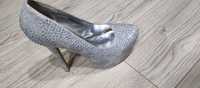 Официални обувки с ток сребърни