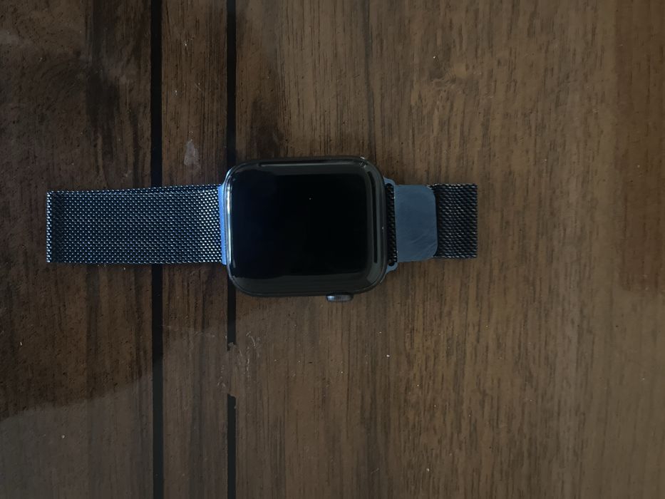 Продам apple watch SE