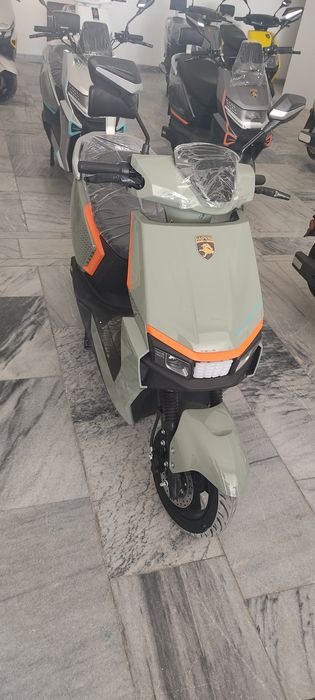 Yangi elektro skuter – 100 km zaryad, 60 km/soat tezlik