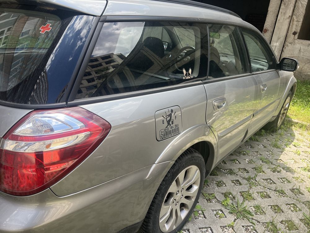 Продавам SUBARU OUBACK 3000 cc