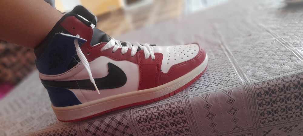 Adidasi air jordan 1