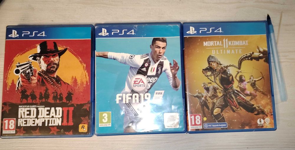 Продавам 3 игри комплект с акаунт за Playstation 4