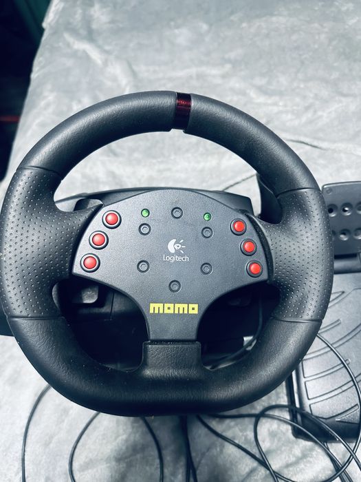 Volan gaming logitech momo racing