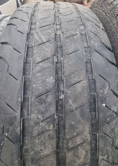 235 65 16C Continental ContiVanContact 100