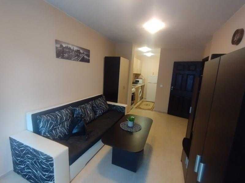 Дава се под наем Едностаен апартамент в Бургас, Център - 40 кв.м за 280.5 € - Снимка #1