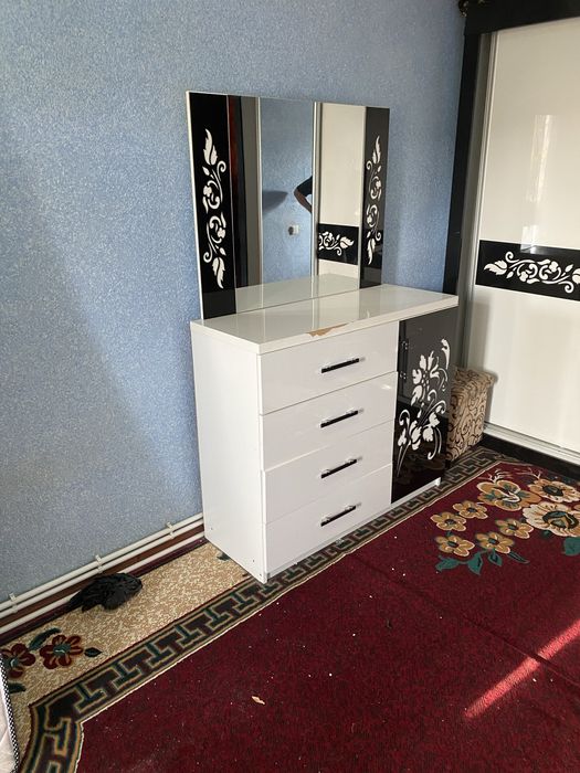 Продаётся спальный гарнитур (комплект)