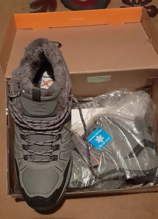 Зимние кроссовки Kinetix 43 размера.