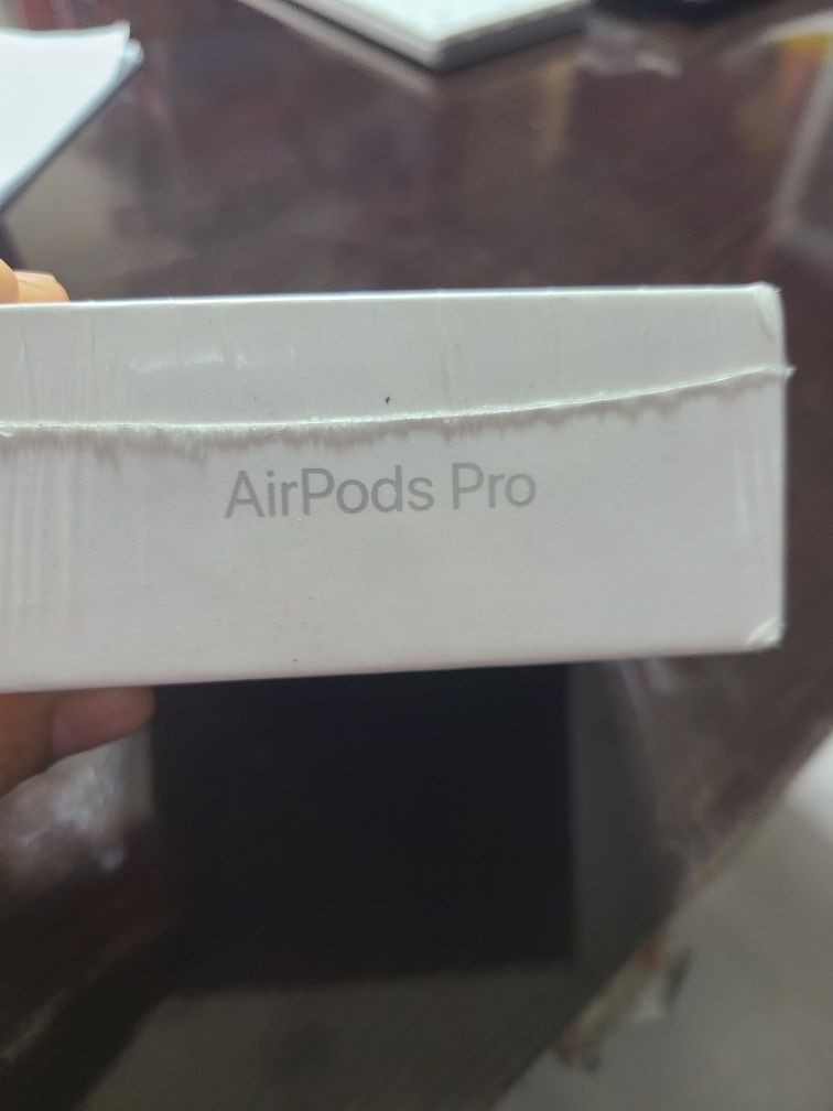 AirPods Pro naushniklari
