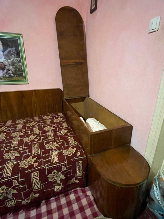 Mobilă vintage din lemn masiv