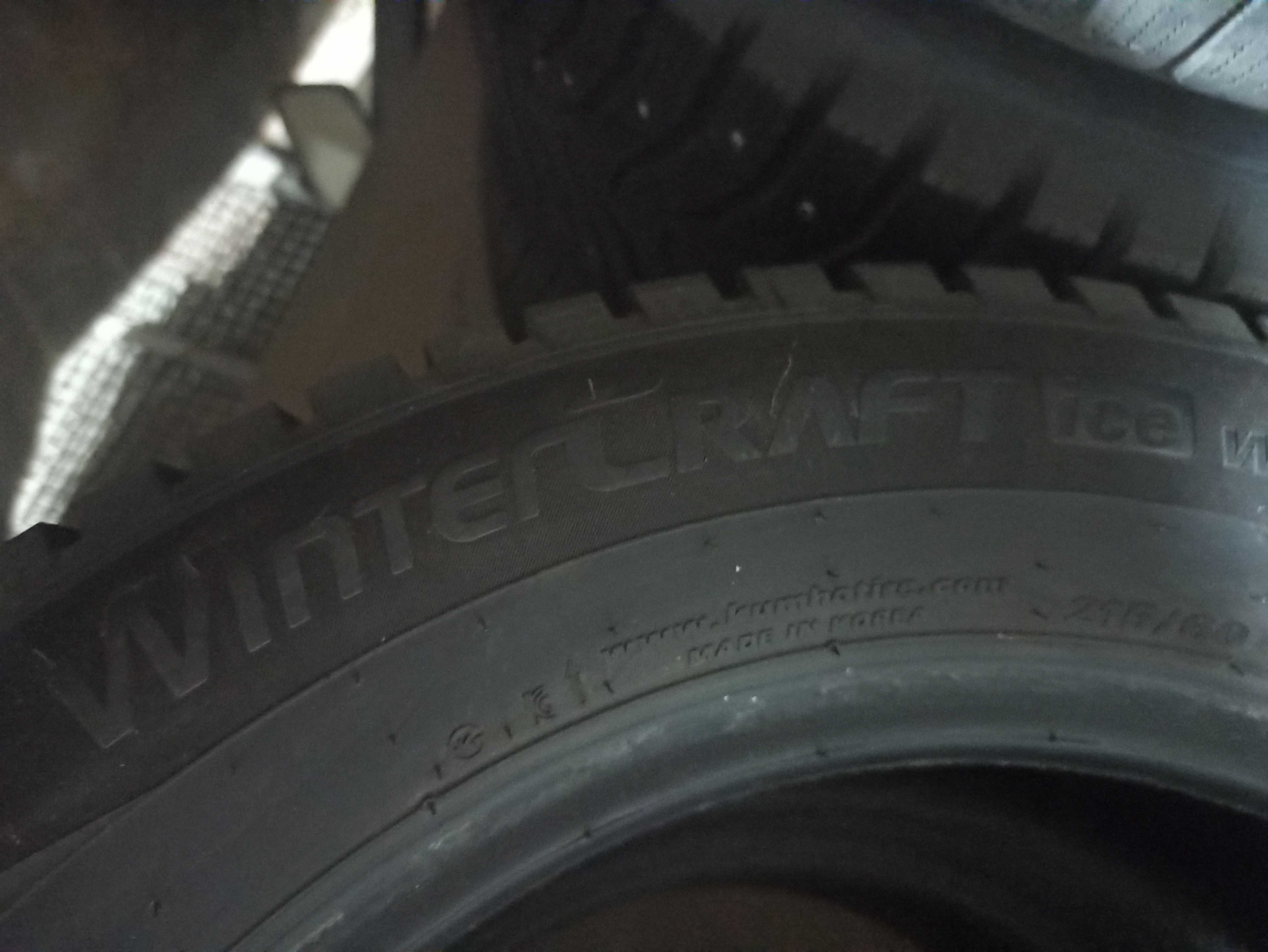 Зимни гуми KUMHO 215 /60/16  с шипове четири броя