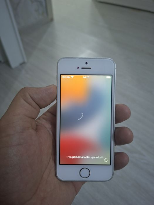 Продам IPhone se