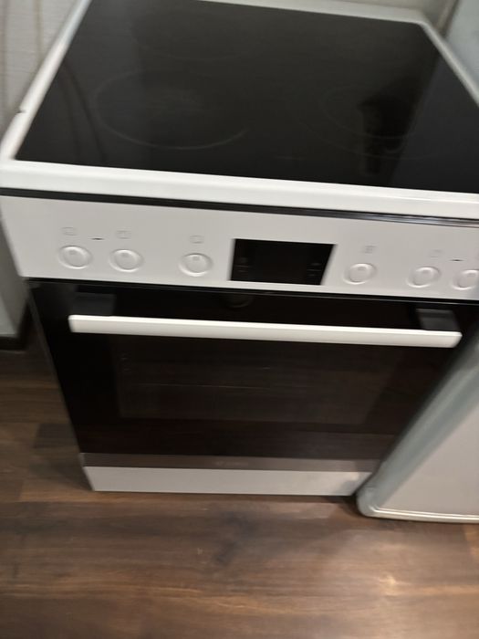 Продам плиту с духовкой в BOSCH