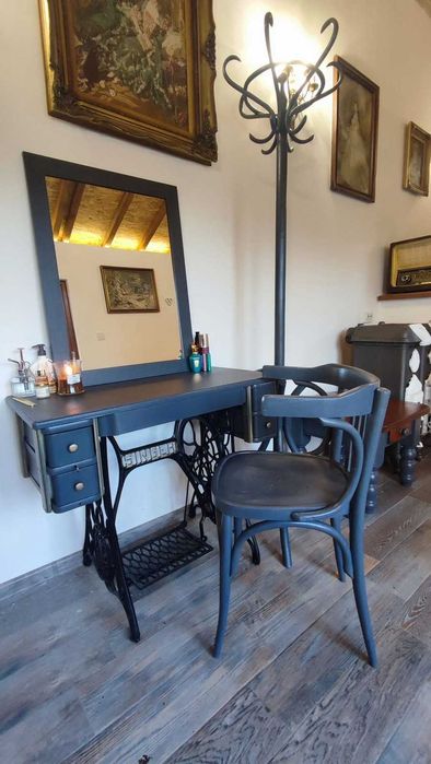 Дамски тоалетки с огледало SINGER