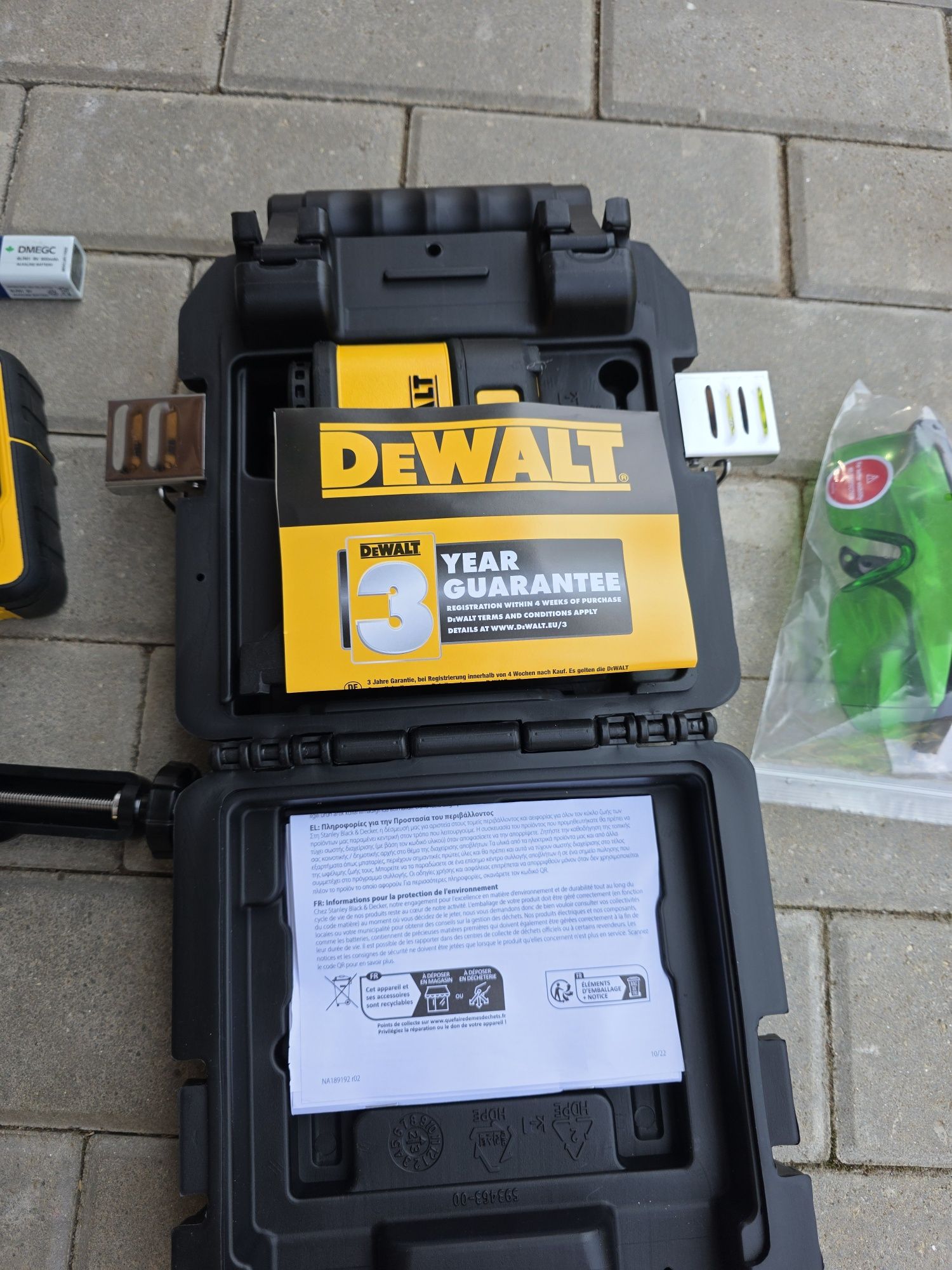 Лазерен нивелир Dewalt + статив + приемник+ очила + гаранция