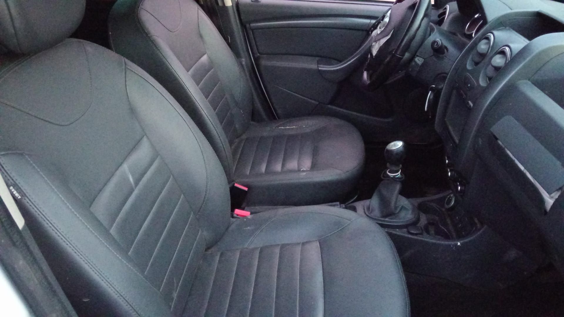 Dacia Duster 1.6 benzina 4x4 avariat