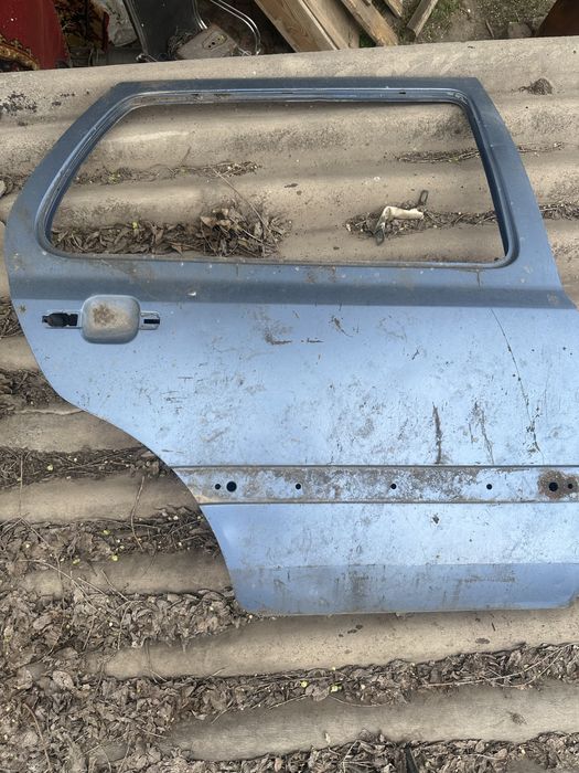 Продам дверь на гольф и венто