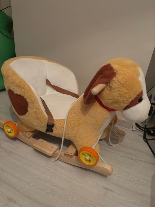 Детският музикален люлеещ се стол