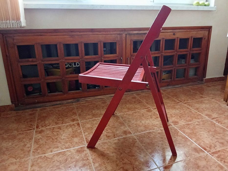 Дървен сгъваем стол