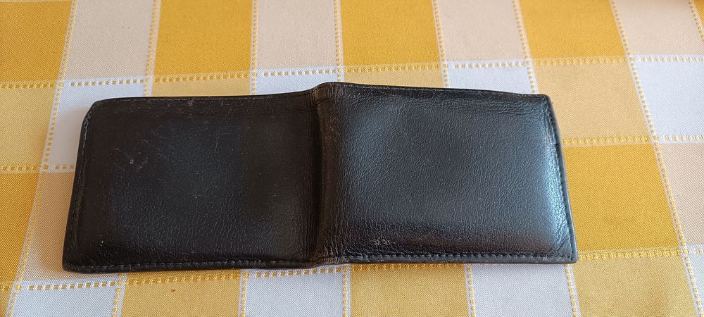 Черен мъжки портфейл