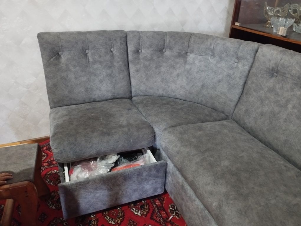 Ugalok myaxkiy mebel sotiladi +2 ta pufik qoʻshib beriladi