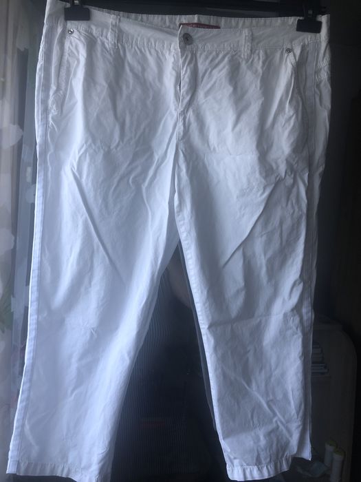 Vand pantaloni de vara