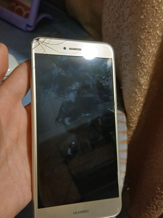 HUAWEI модель PRA-LA1 (вроде так)