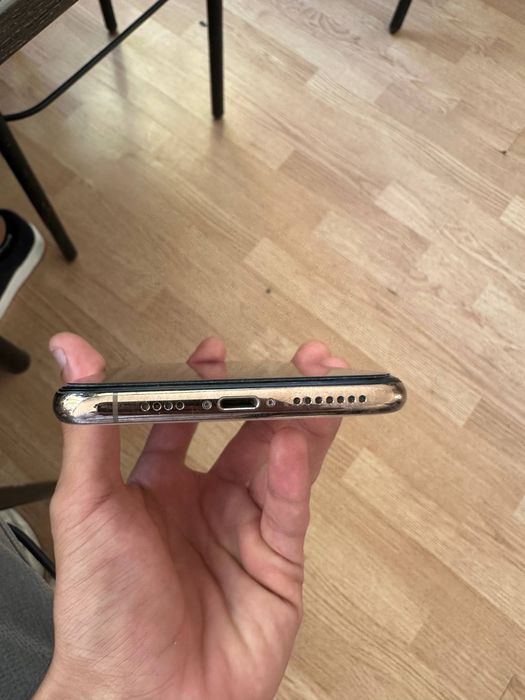 iPhone Xs Max…..