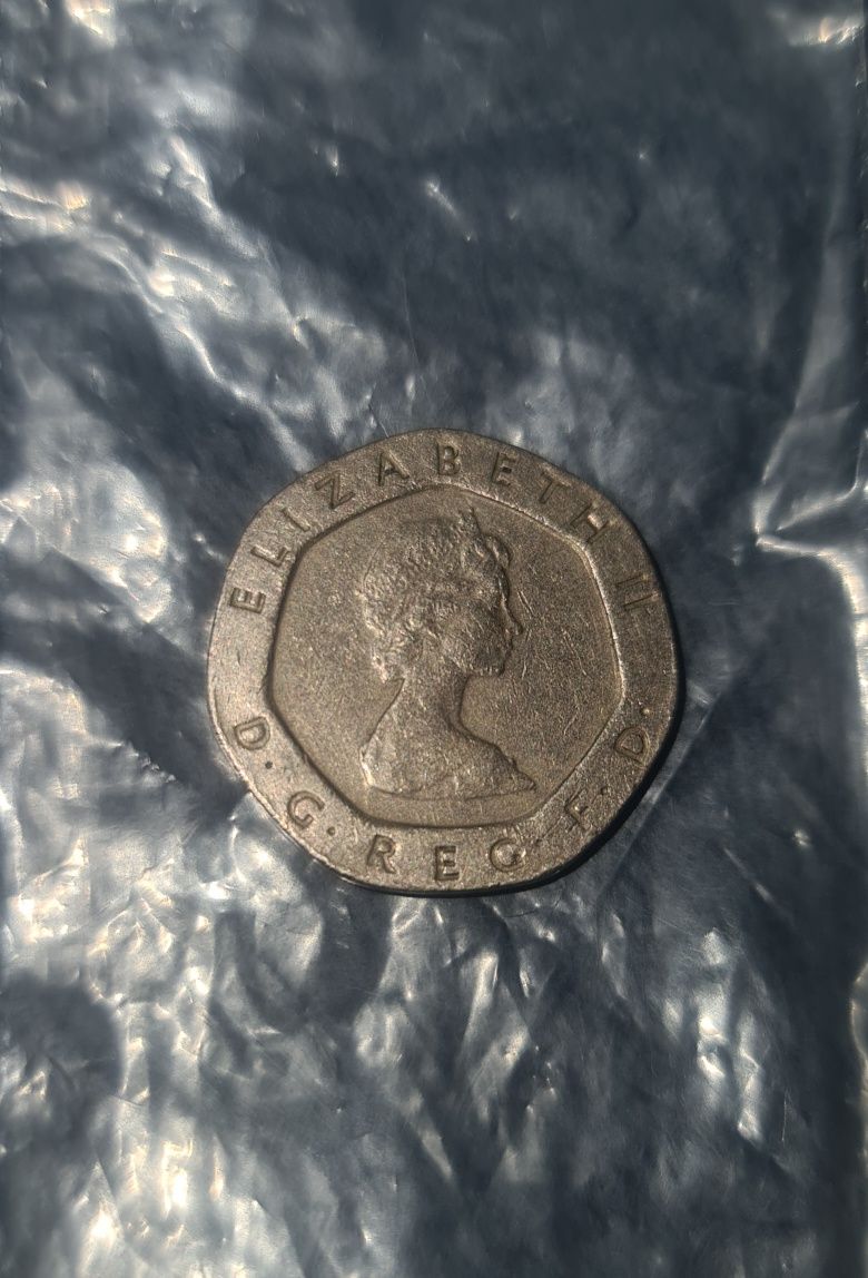 Monedă twenty pence Elizabeth II an 1982
