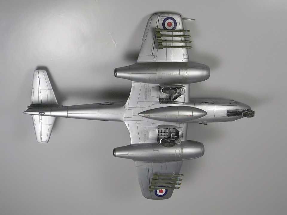 сборная модель самолёта истребитель Gloster Meteor 1/72 Англия