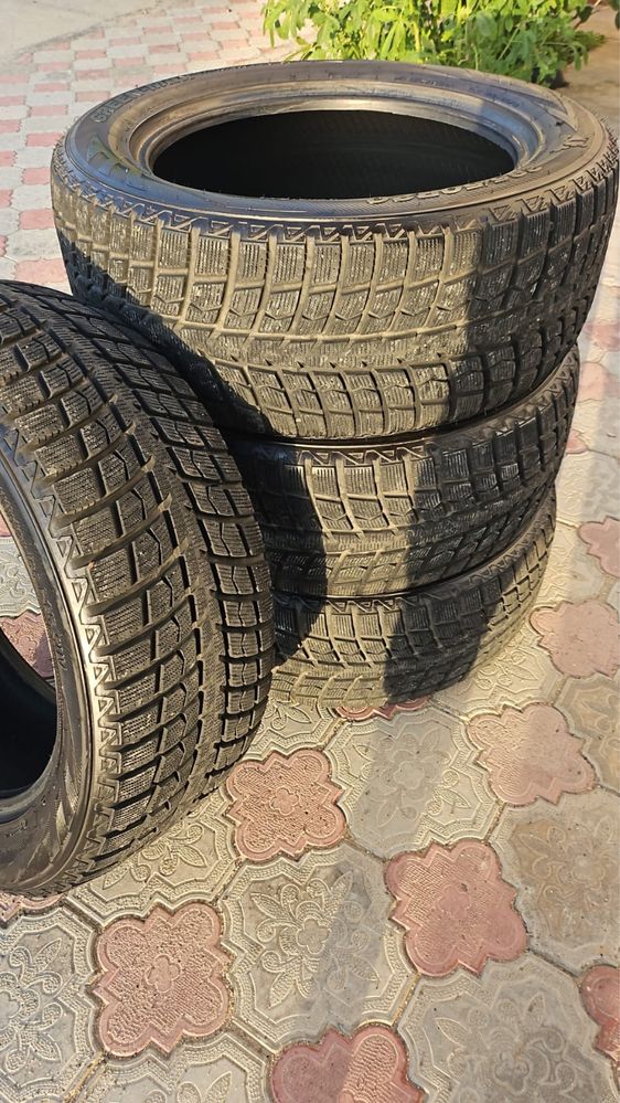 Продам шины в отличном состояний!