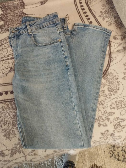 Мужские джинсы в идеальном состоянии