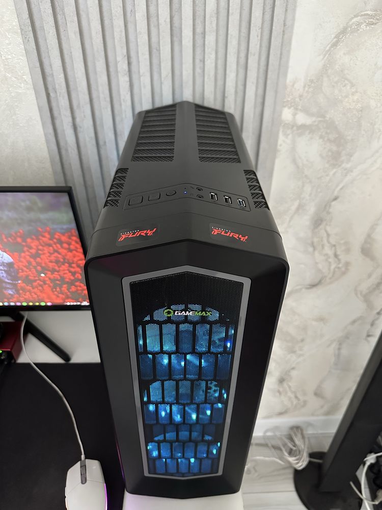 Игровой компьютер с монитором