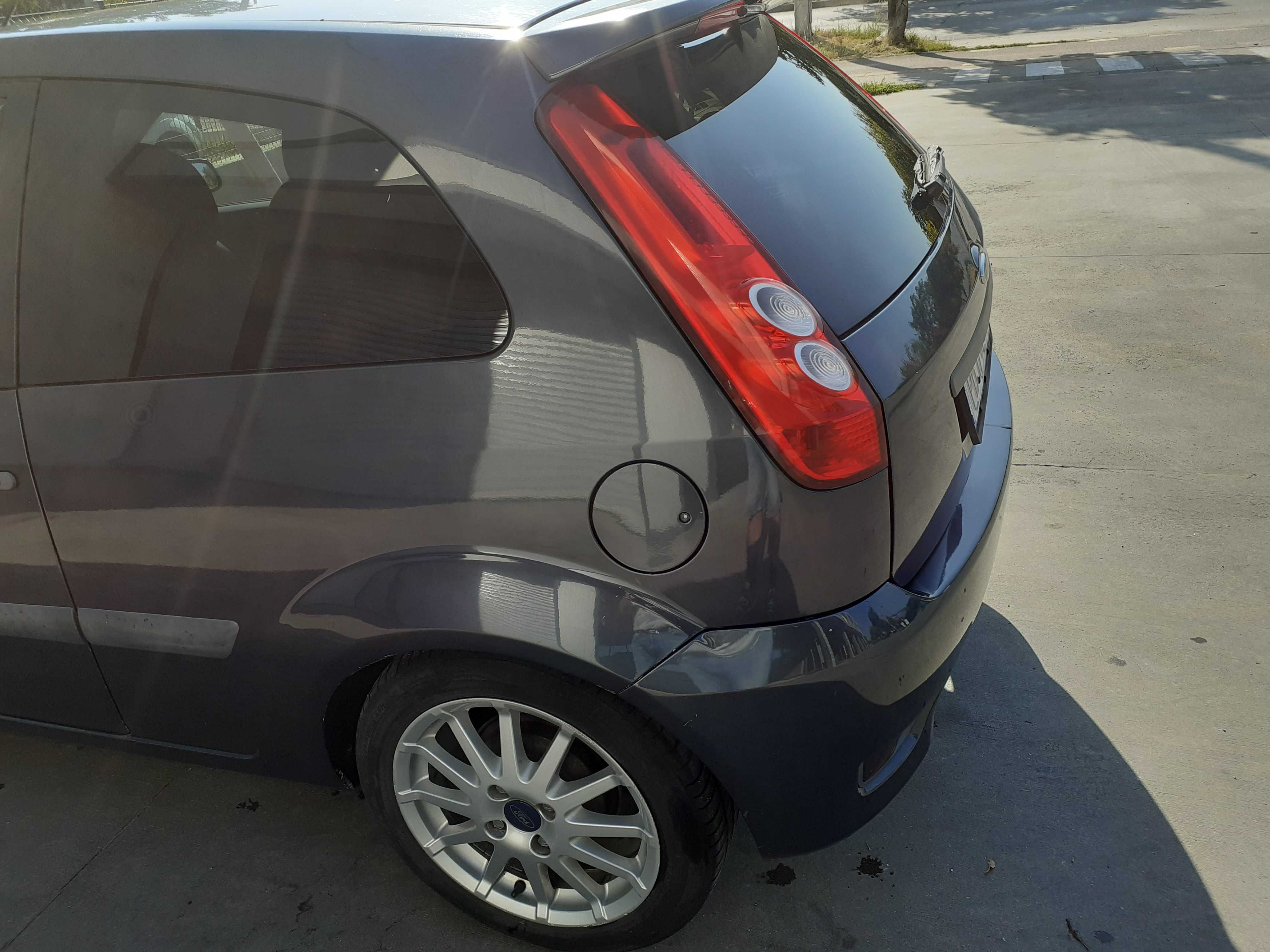 Продавам Ford Fiesta