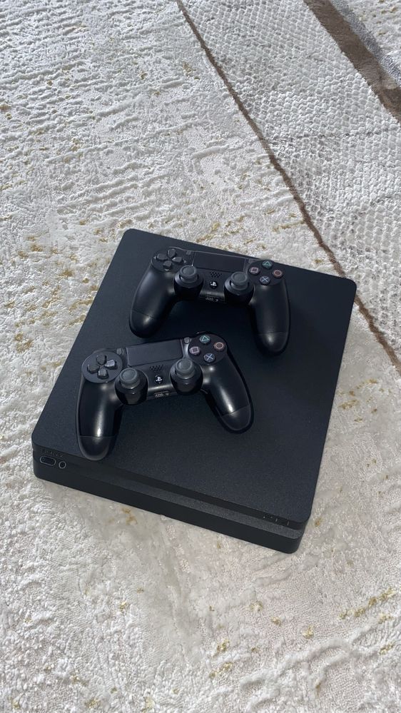 Продам Ps4.