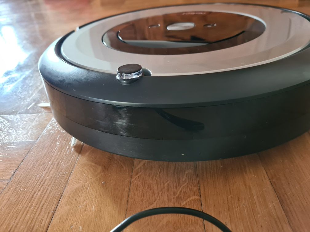Aspirator robot iRobot Roomba E5, Wi-Fi, 33 W, Argintiu, 43 kWh/an