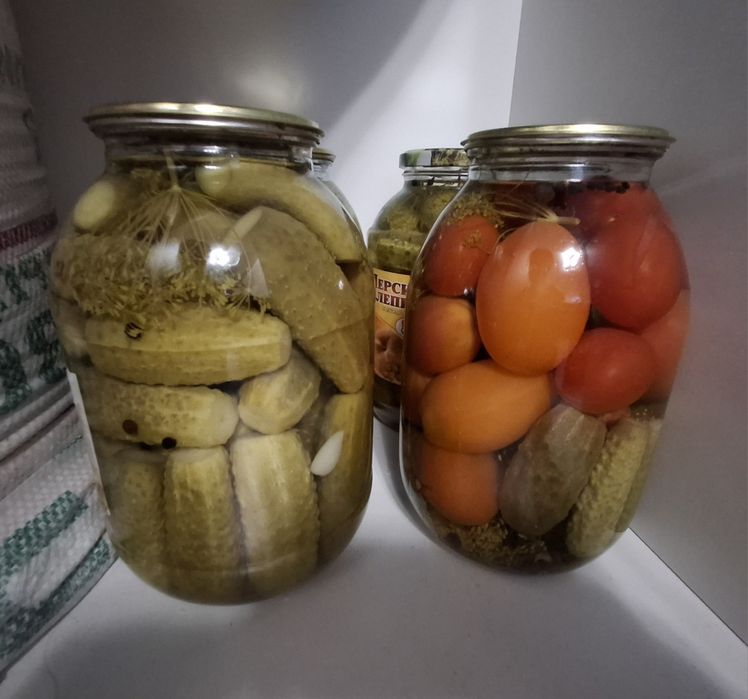 Соленья,огурцы, помидоры, салаты