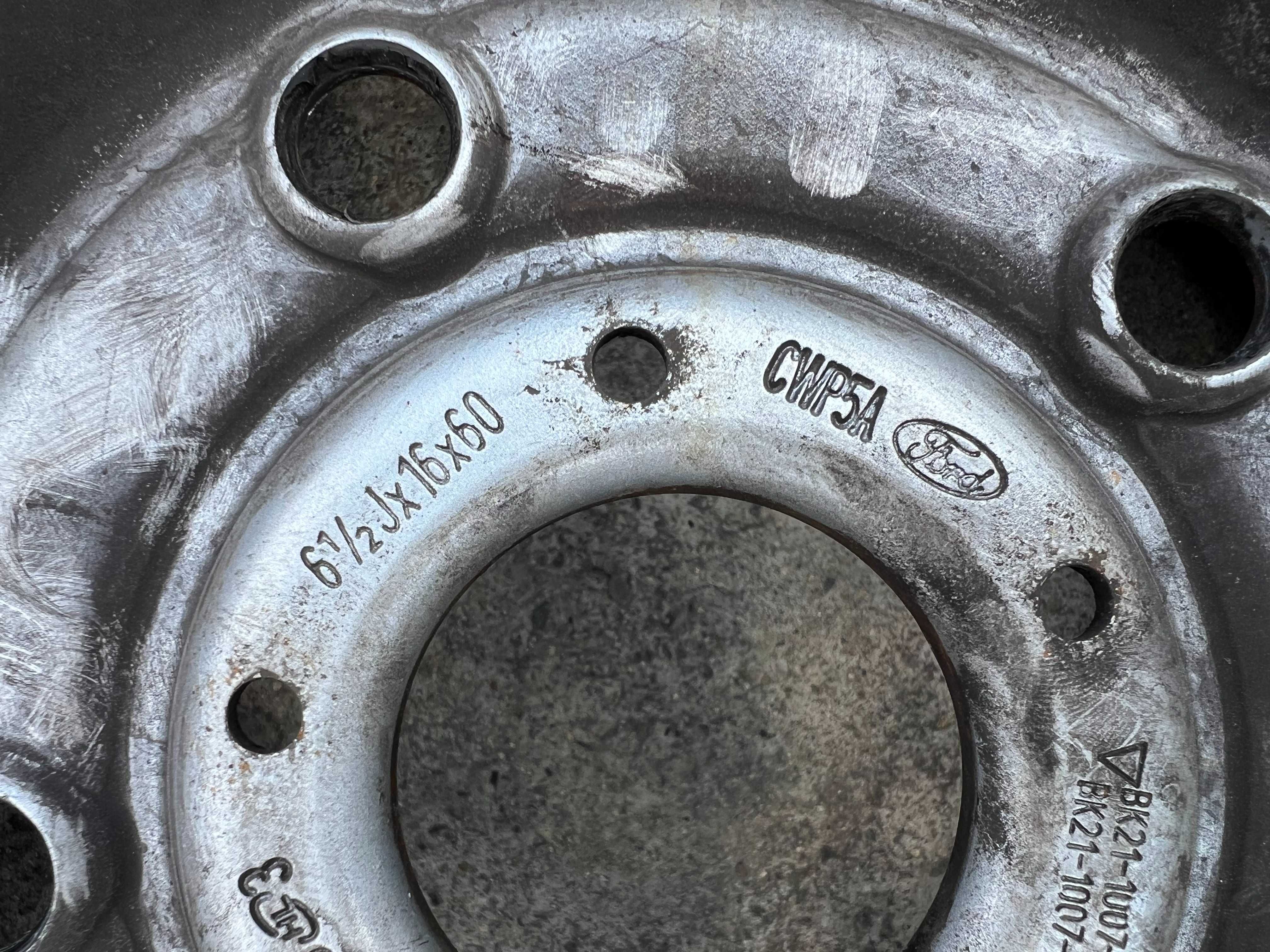 НОВИ гуми Michelin 215/65/16C с джанти 6.5Jx16 ET60 5x160 за Форд/Ford