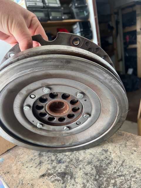 Volanta cutie automata Audi A4 A5 A6 4G A7 3.0 TDI cod 0B5105317K