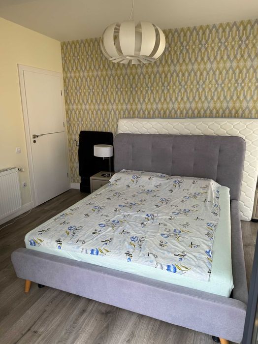 Cadru pat tapitat 183 x 217 cm pentru saltea 160 x 200 stare excelenta