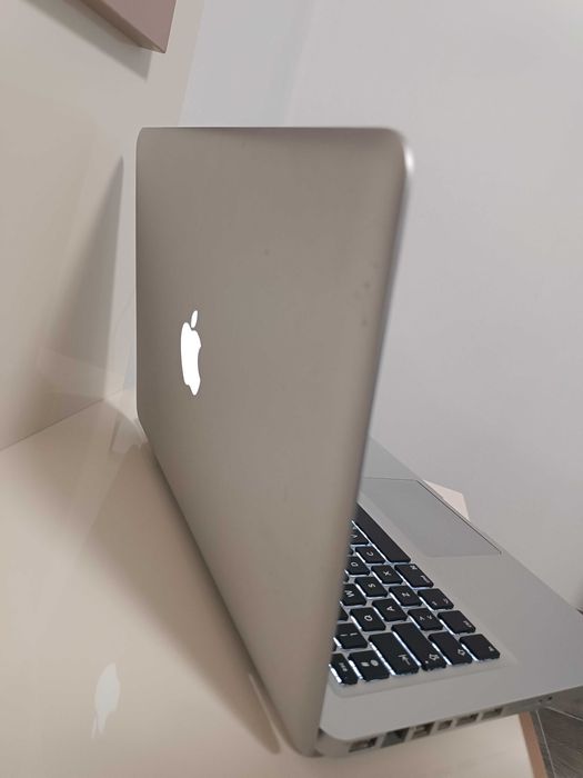 MacBook Pro i5 Leptop