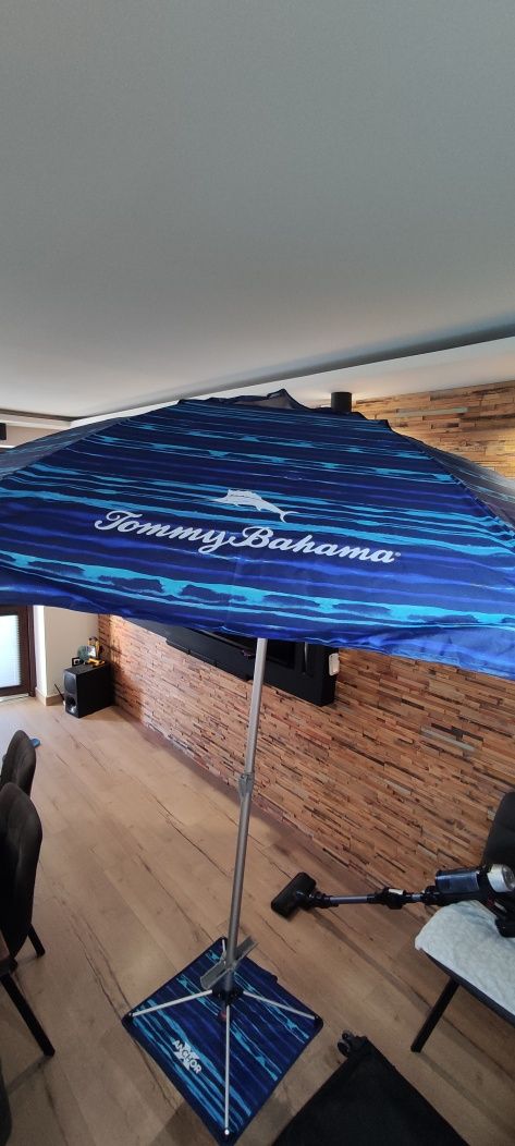 Tommy Bahama плажен чадър