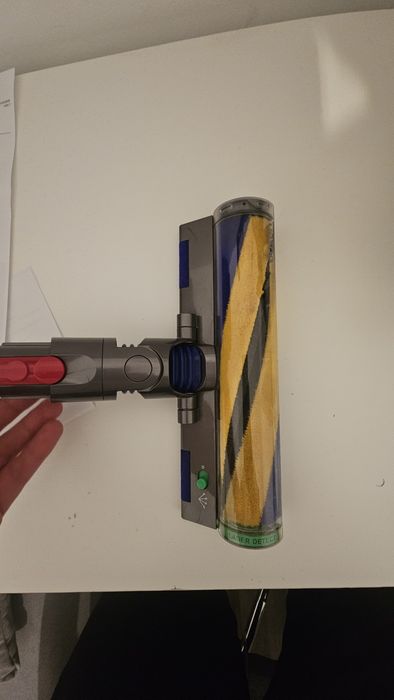 Perie dyson v12 slim  fluffy cu laser