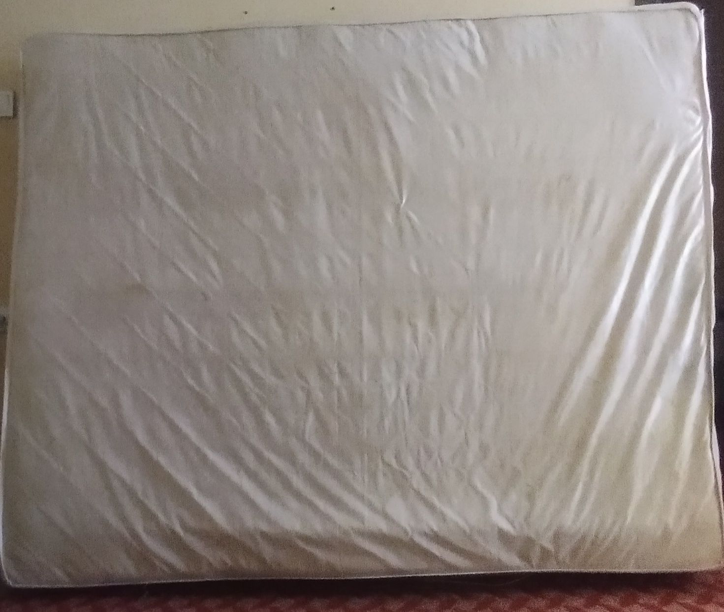 Matras sotiladi srochna