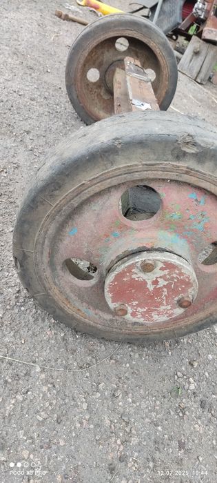 Продам ось с колесами