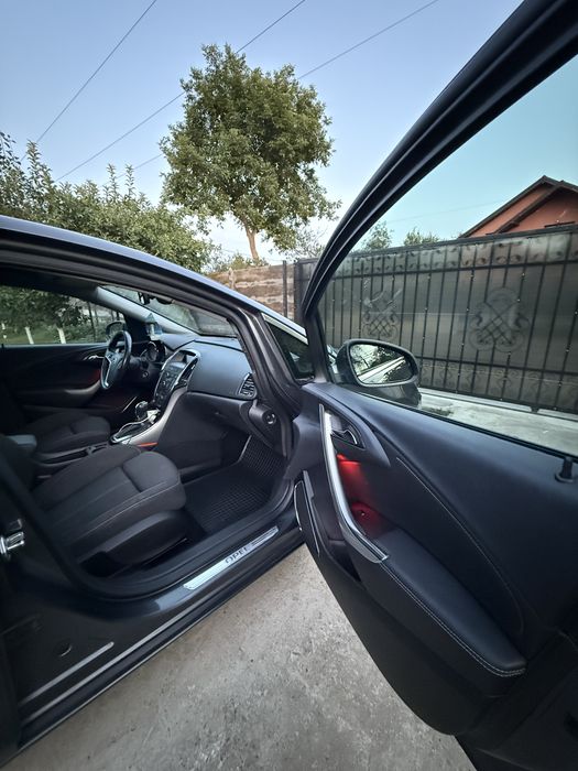 Opel Astra J- hatchback
